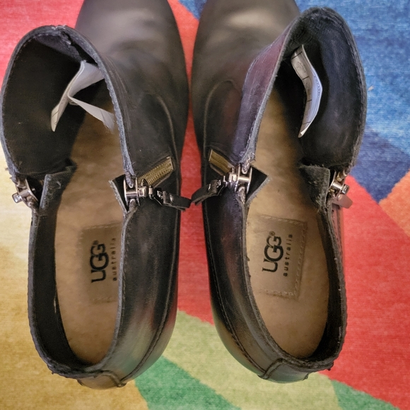 UGG Ankle Boots Women’s Meredith Preowned Wedge Black Leather Side Zippers 9.5 - Picture 3 of 9